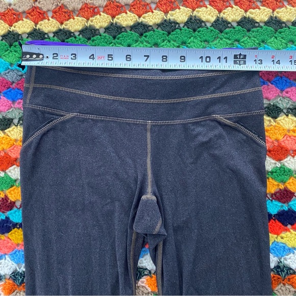 Athleta #862109 Gray Black Relay Capri Leggings Reflective Yoga Cropped … - Picture 5 of 15